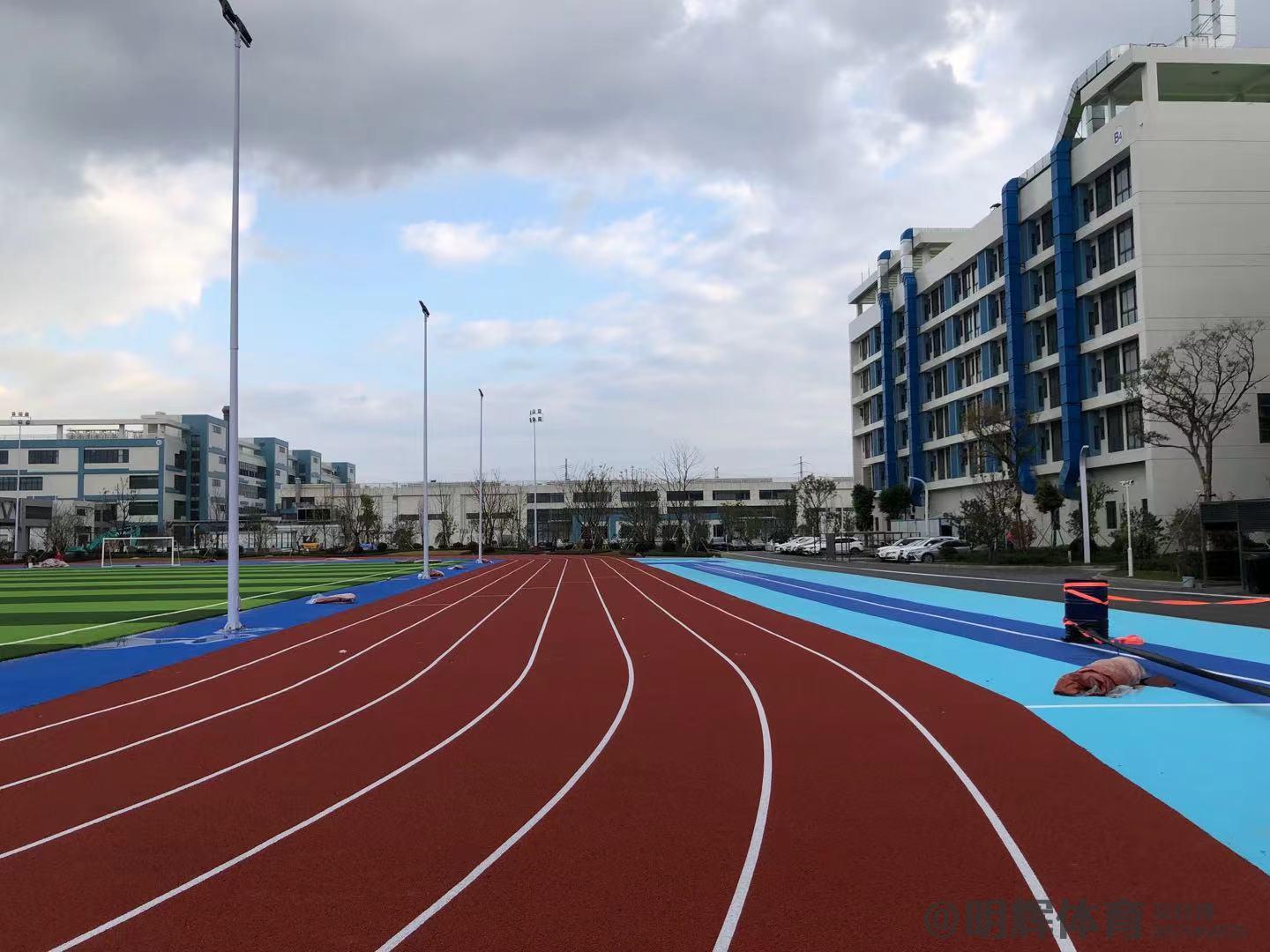 康马透气型塑胶跑道的价格是多少