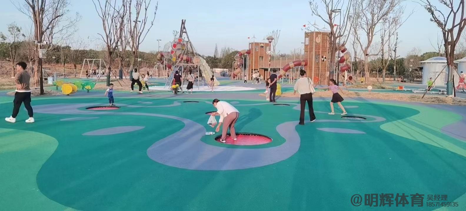 康马公园跑道是用什么材料做成的